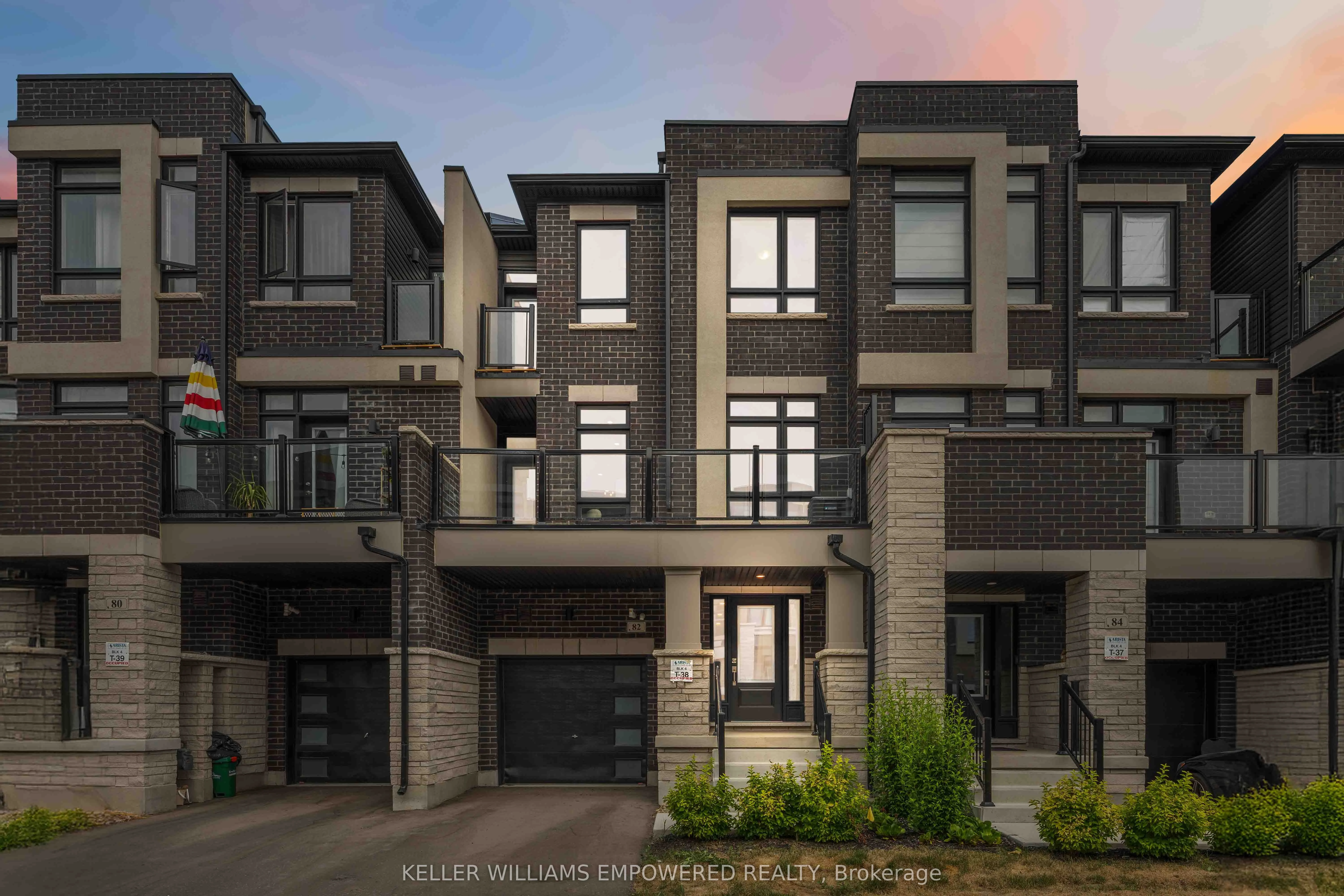 Att/Row/Townhouse in Richmond Hill