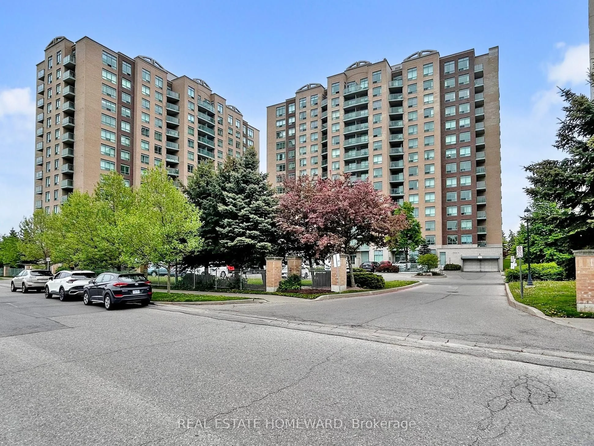 Condo Apartment in Richmond Hill