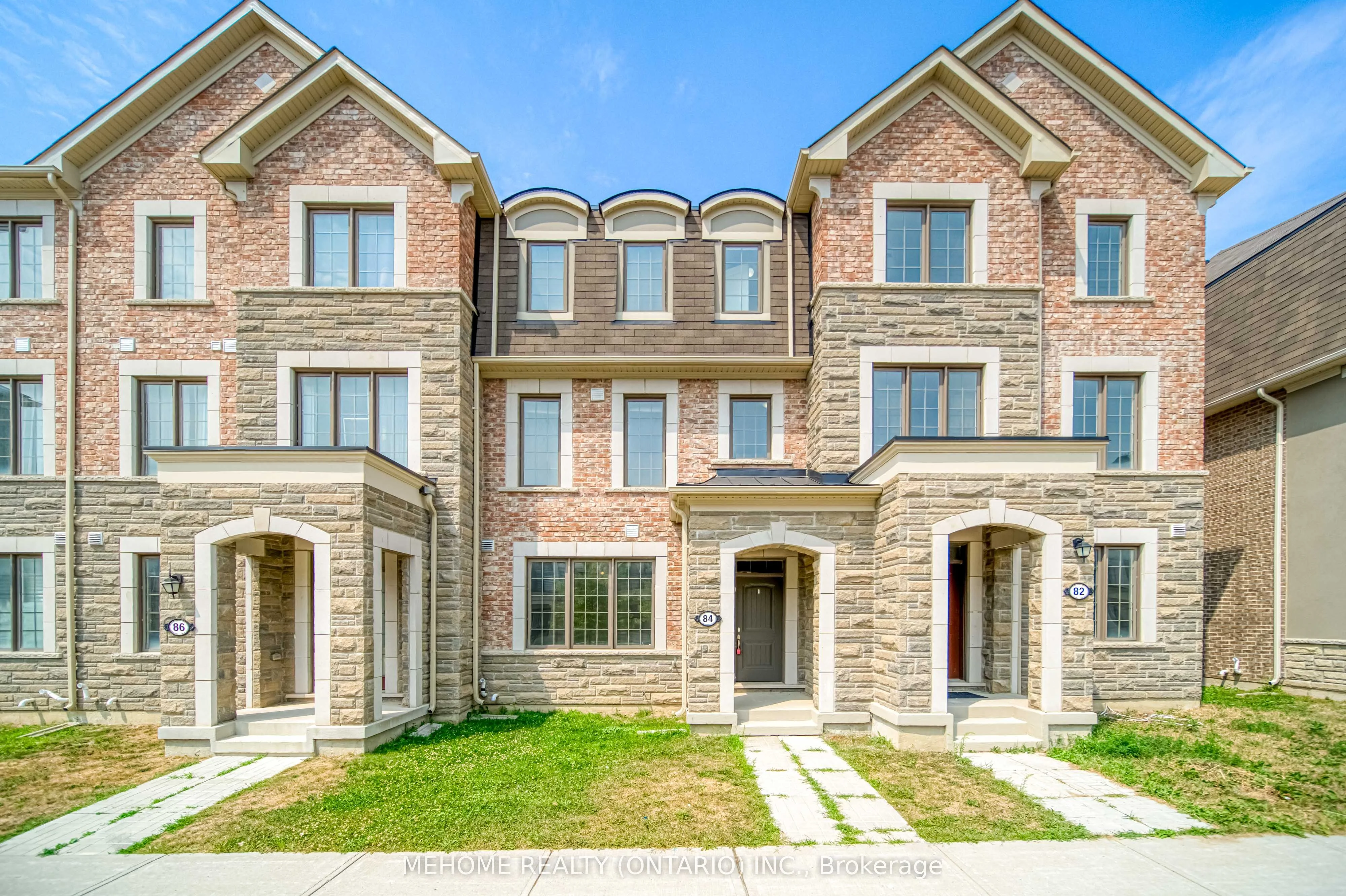 Att/Row/Townhouse in Richmond Hill