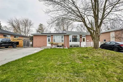 Semi-Detached in Aurora