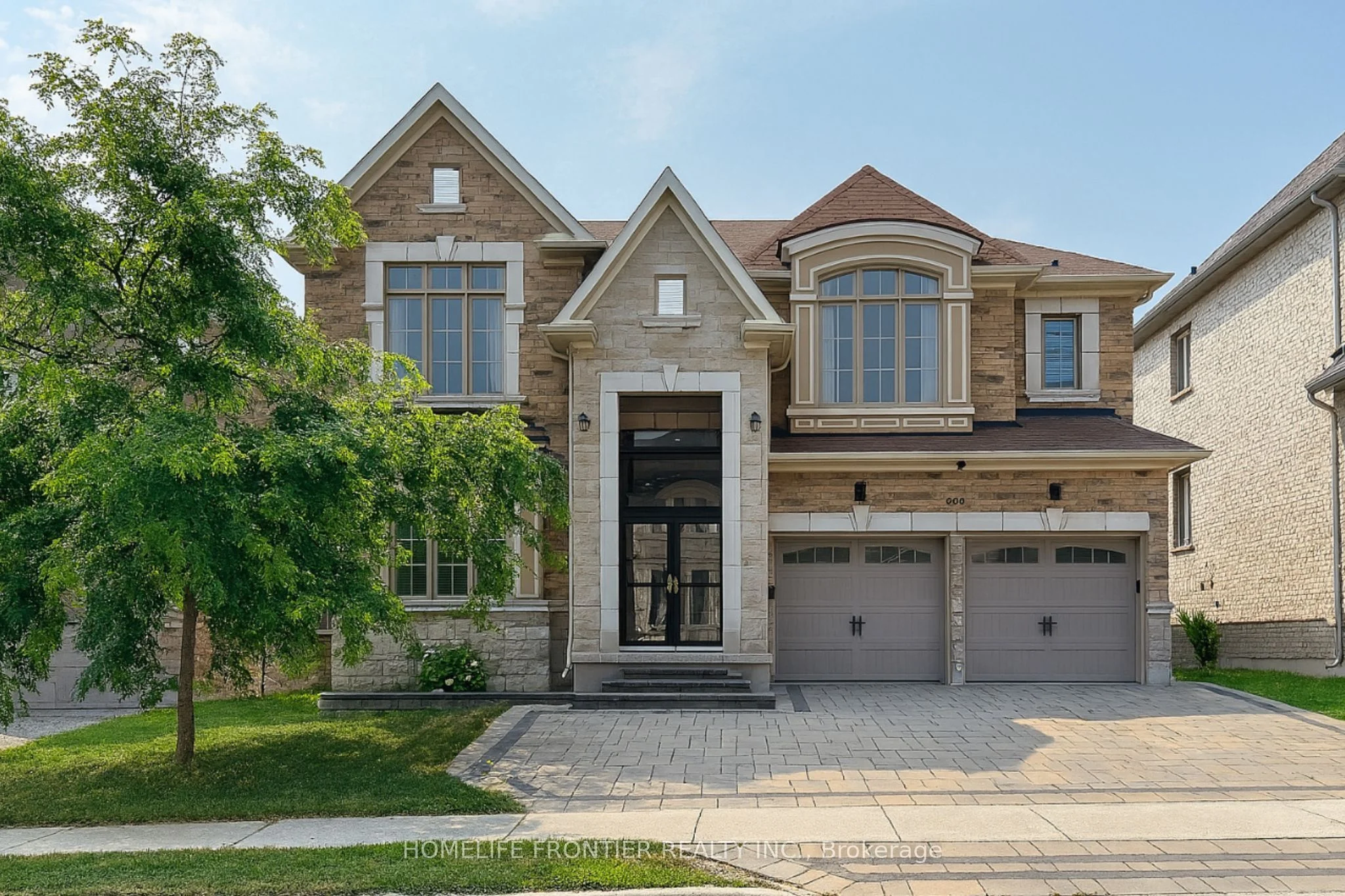 561 McGregor Farm Trail, Newmarket, ON L3X 0H7