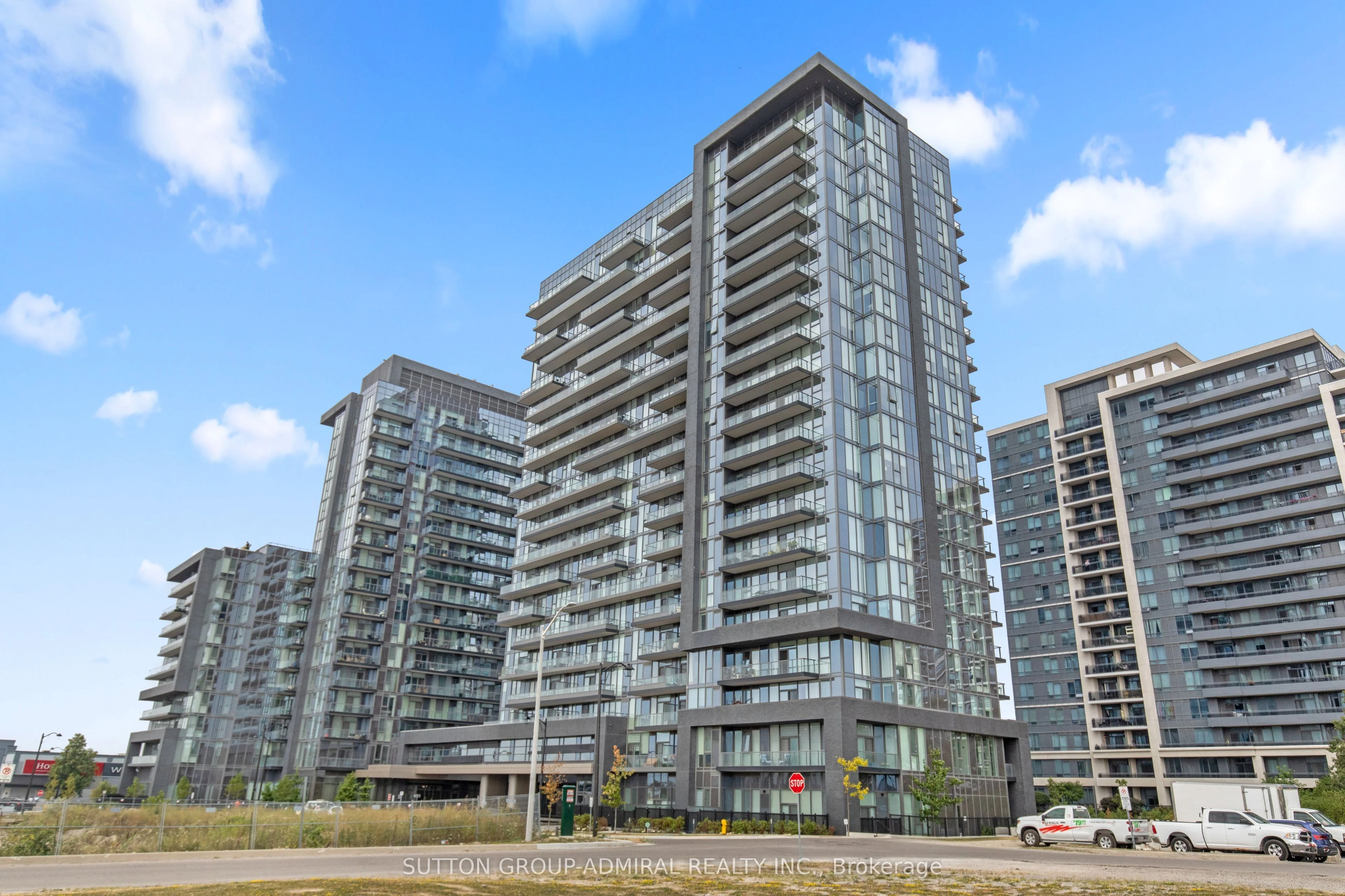 20 Gatineau Drive 202, Vaughan, On L4j 0l3