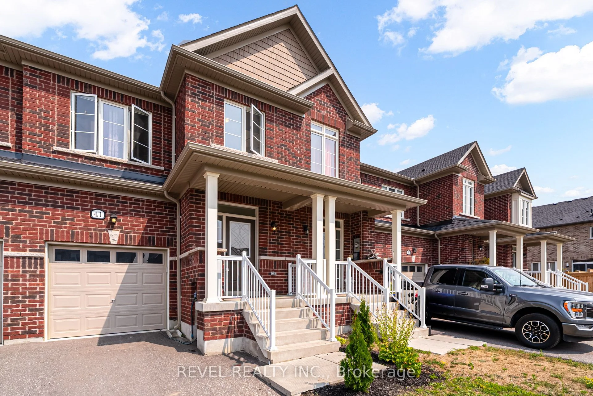 Att/Row/Townhouse in Essa
