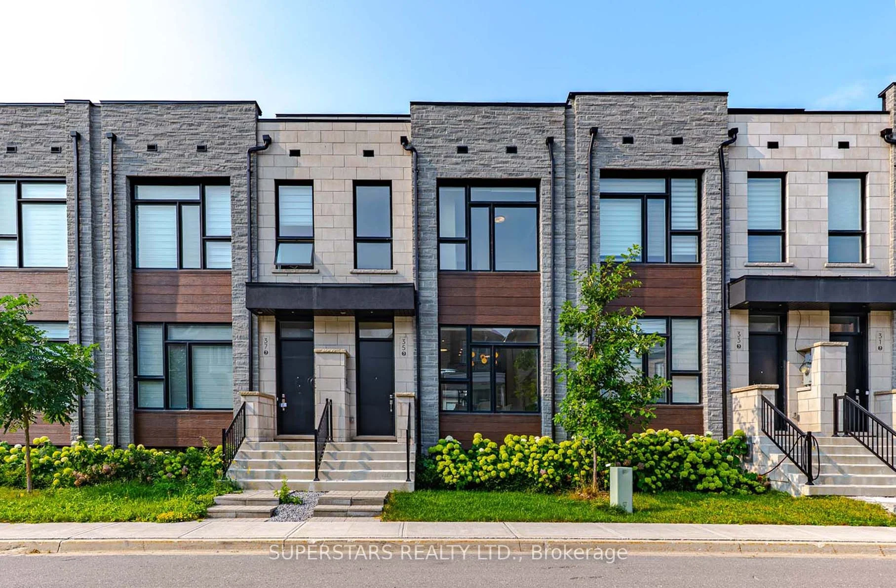 Att/Row/Townhouse in Richmond Hill