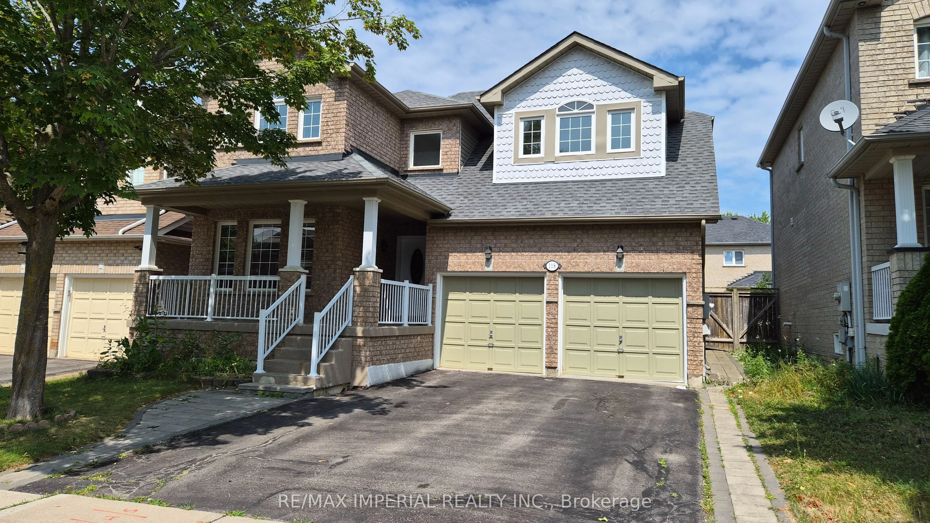 118 Flagstone Way, Newmarket, ON L3X 2Z8