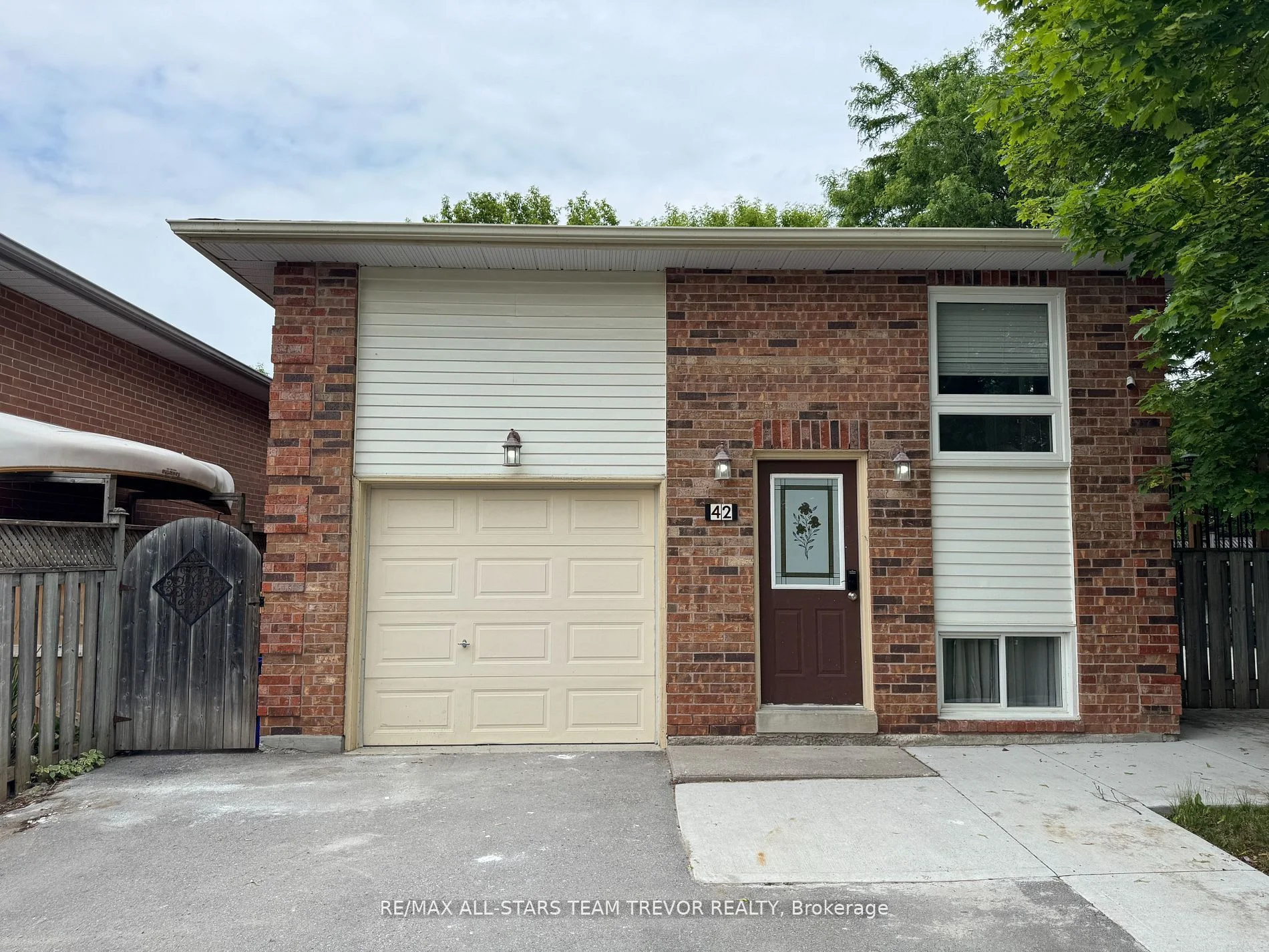 42 Newlands Avenue Lower, Georgina, ON L4P 3T3