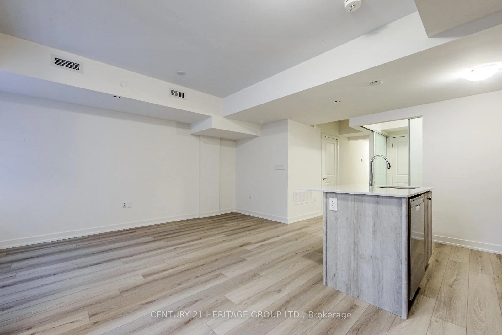 58 Elizabeth Street S 2102, Richmond Hill, ON L4C 5W2