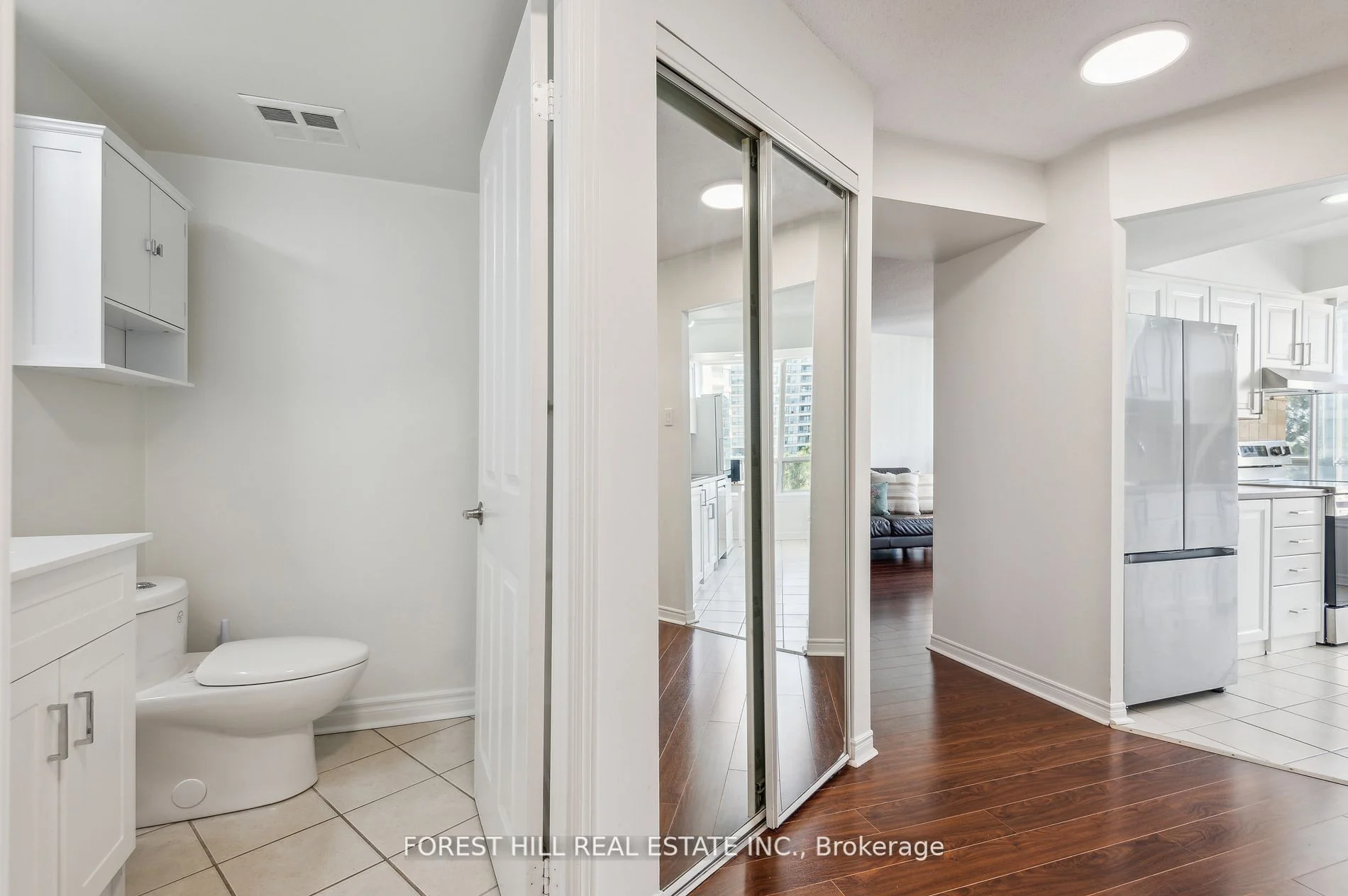 7250 Yonge Street 401, Vaughan, ON L4J 7X1