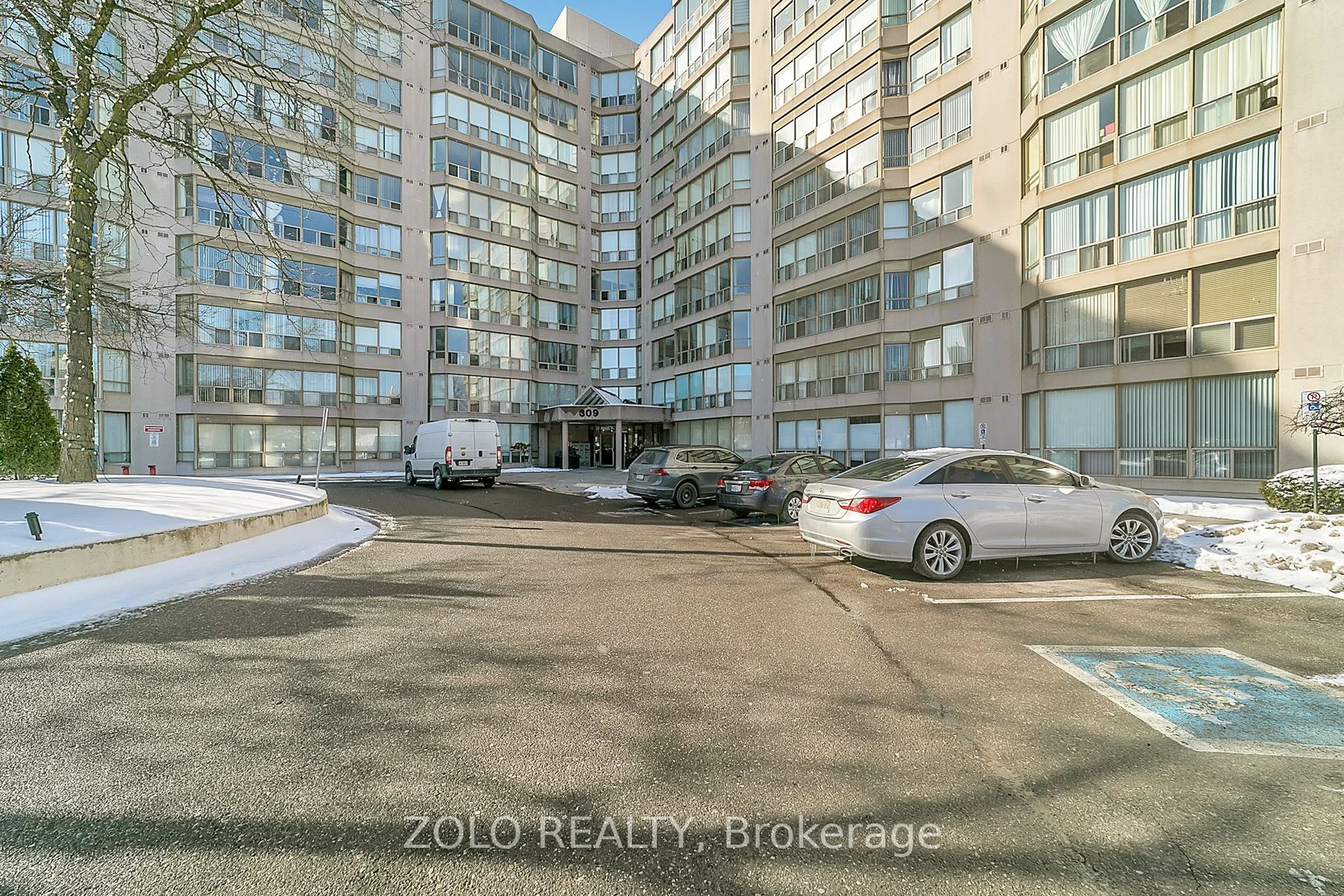 309 Major Mackenzie Drive E 819, Richmond Hill, ON L4C 9V5