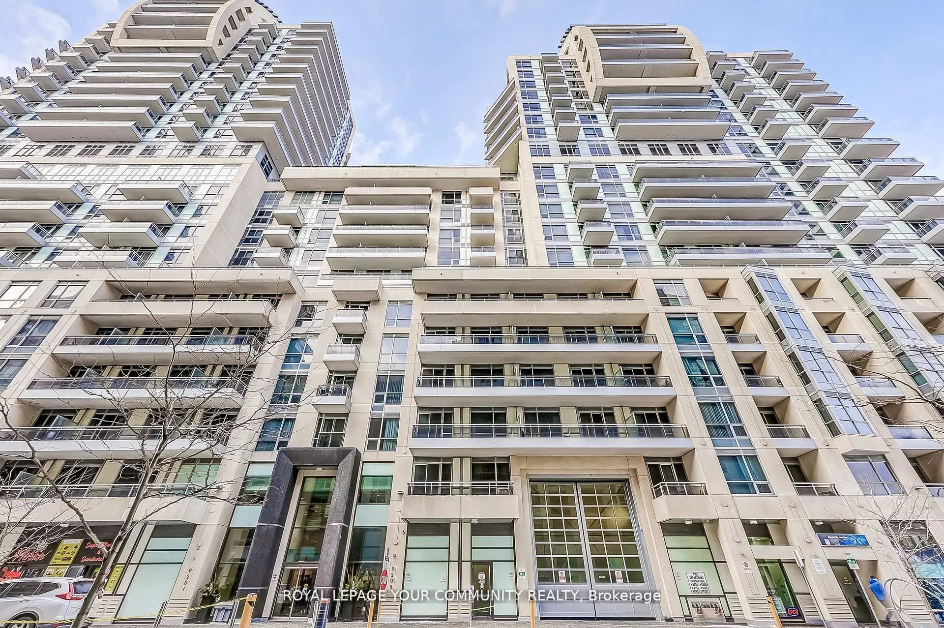 Condo Apartment in Richmond Hill