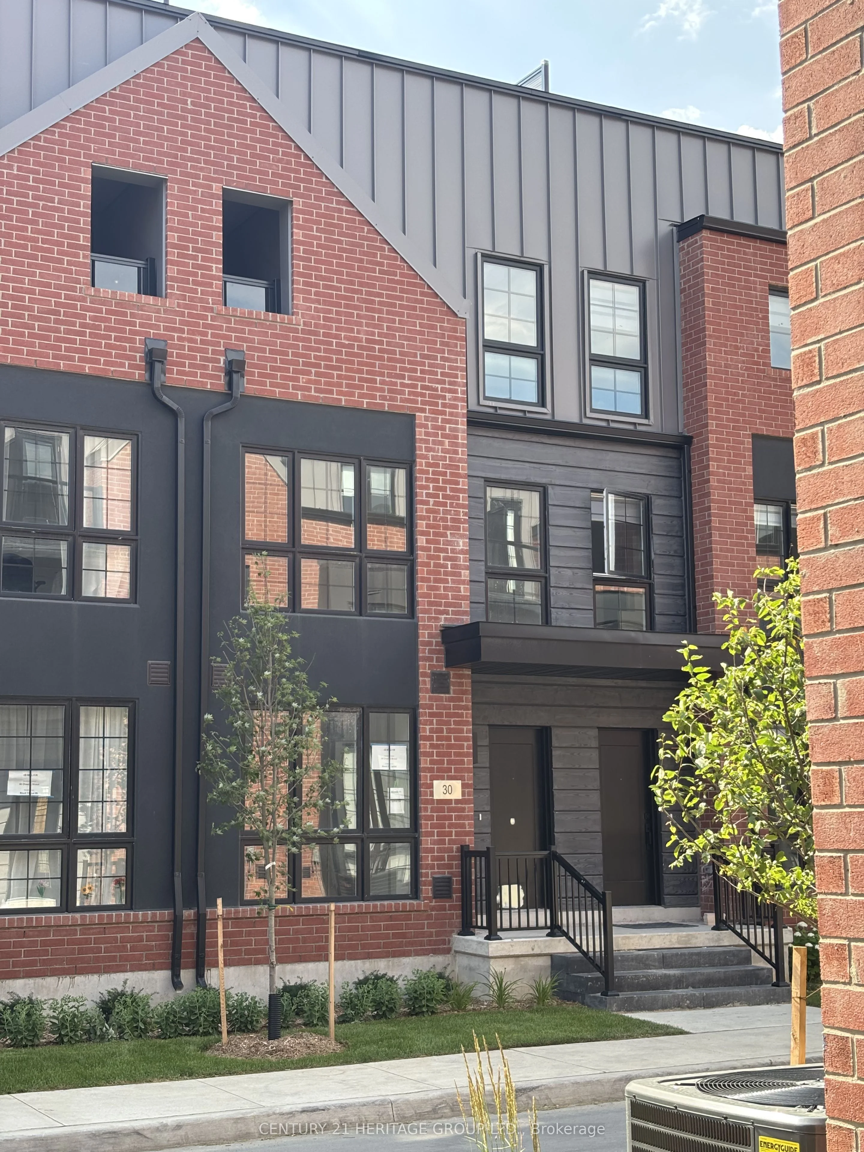 Att/Row/Townhouse in Vaughan