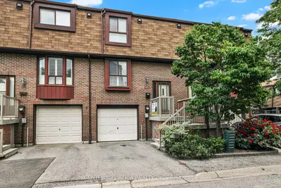 Condo Townhouse in Richmond Hill