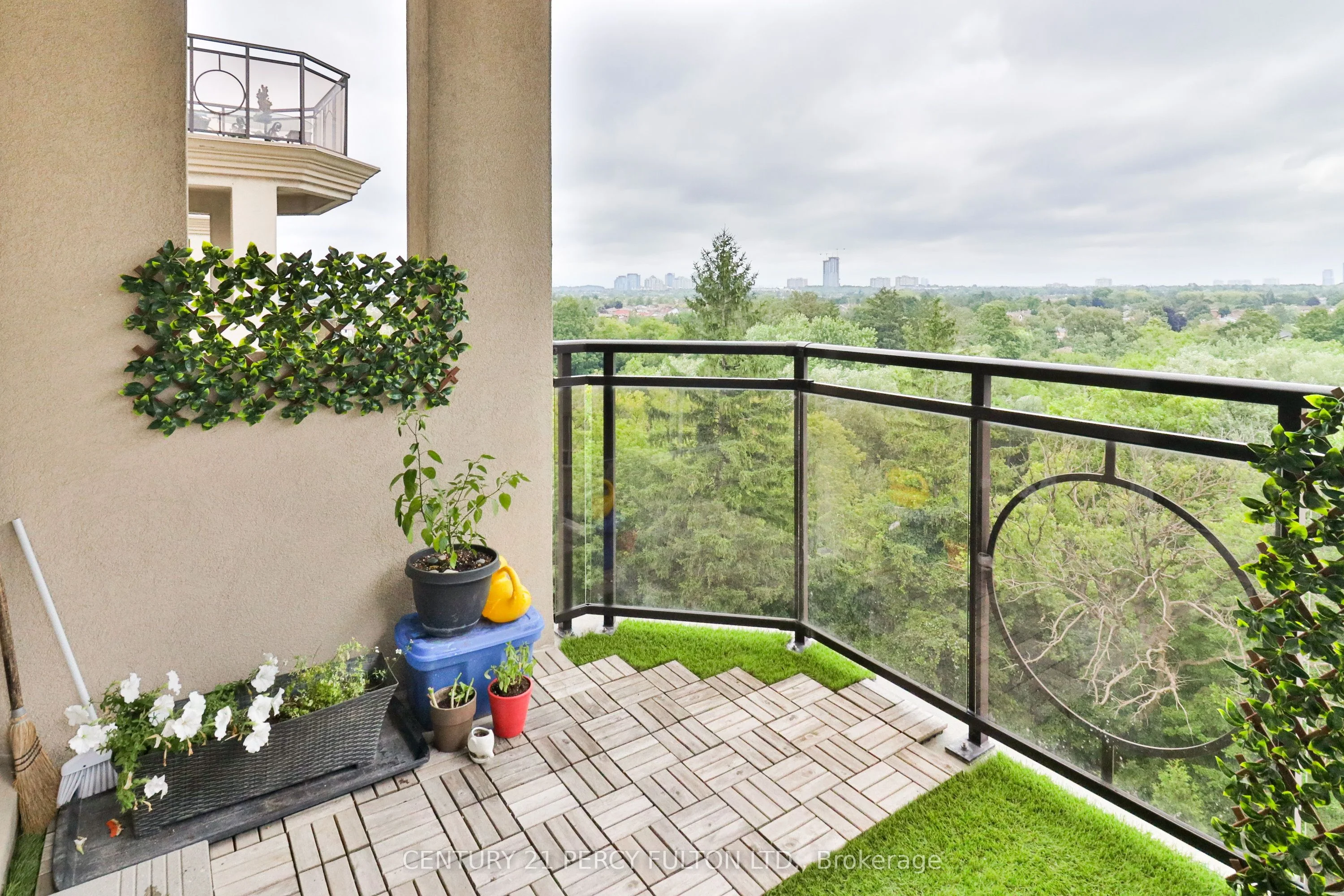 8 Maison Parc Court 716, Vaughan, ON L4J 9K5