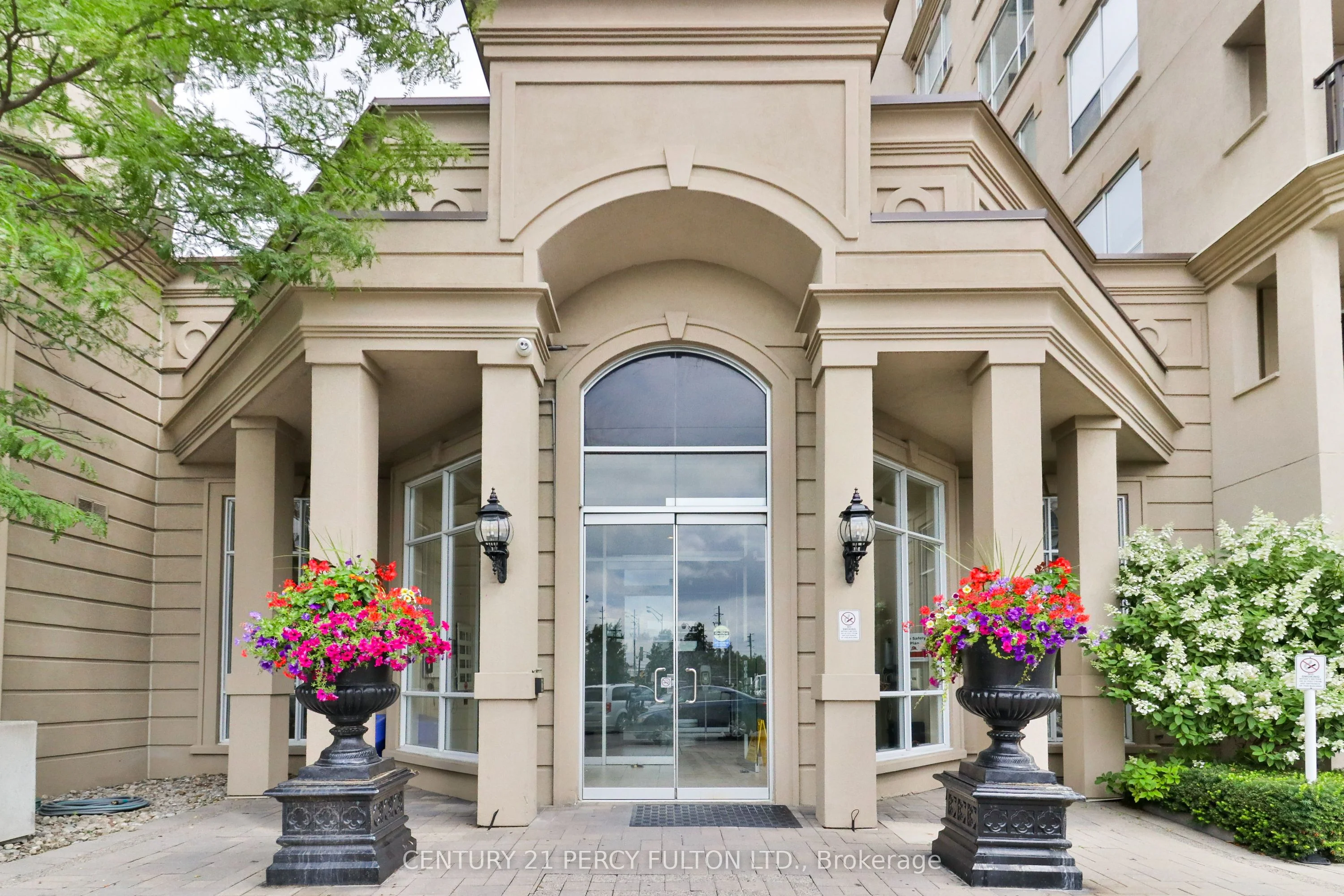 Condo Apartment in Vaughan