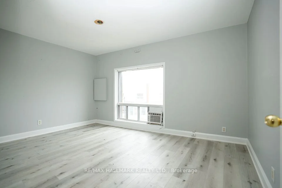 37 Holland Street 1, Bradford West Gwillimbury, On L3z 2b9