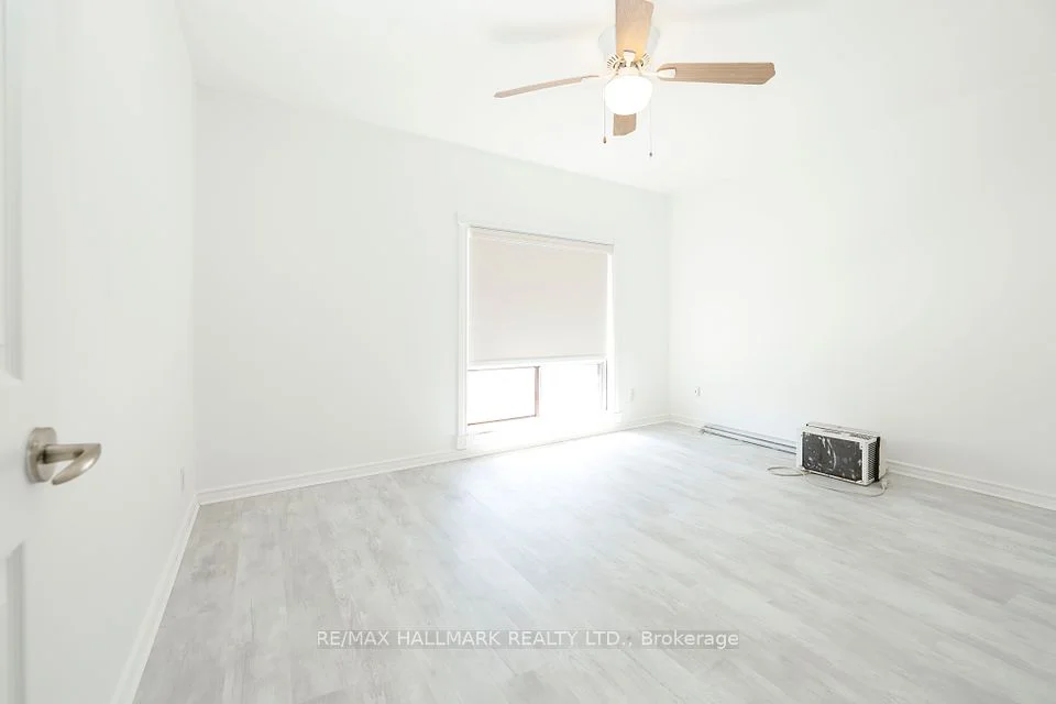 37 Holland Street W 2, Bradford West Gwillimbury, ON L3Z 2B9
