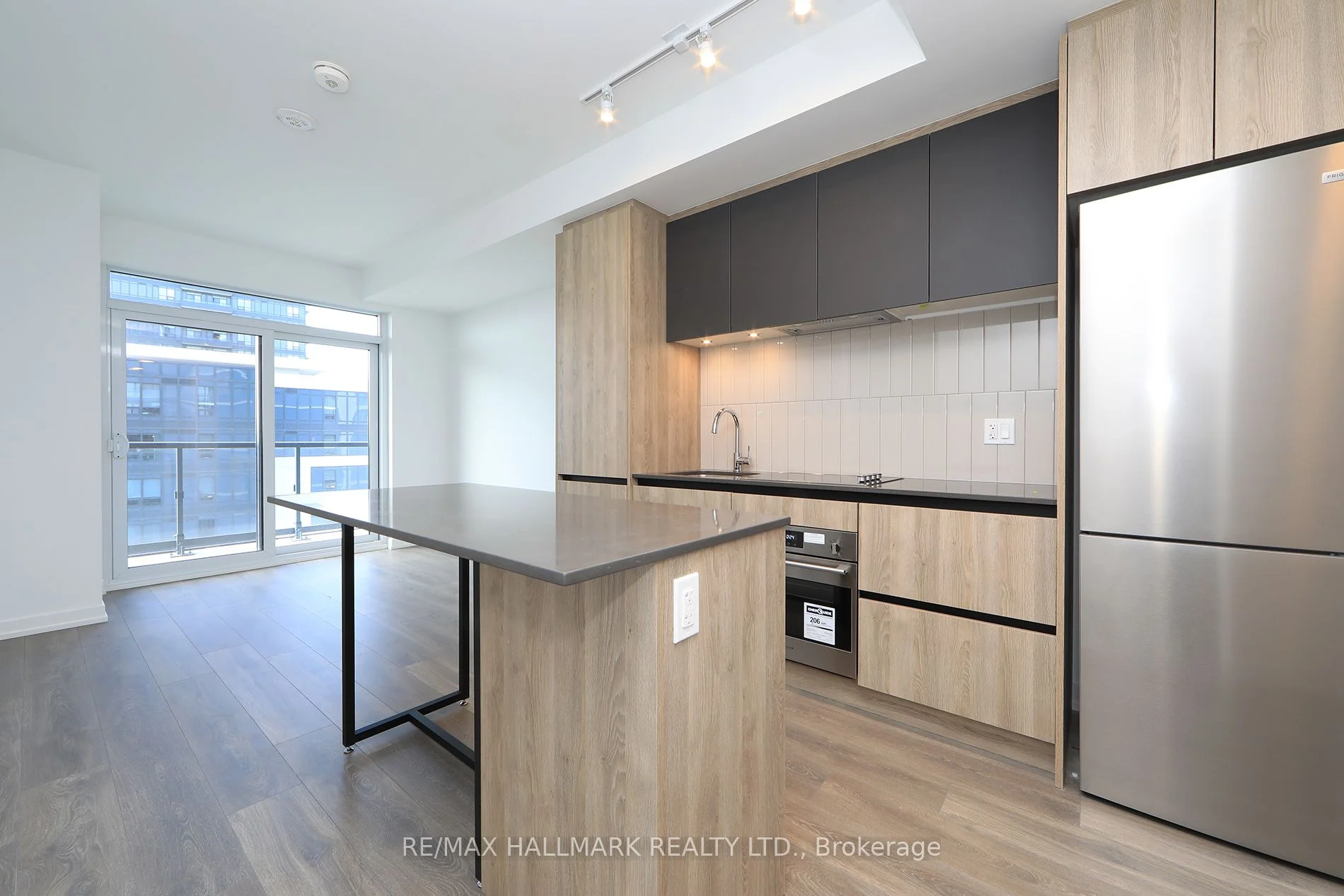 7950 Bathurst Street A-1217, Vaughan, On L4j 0l4