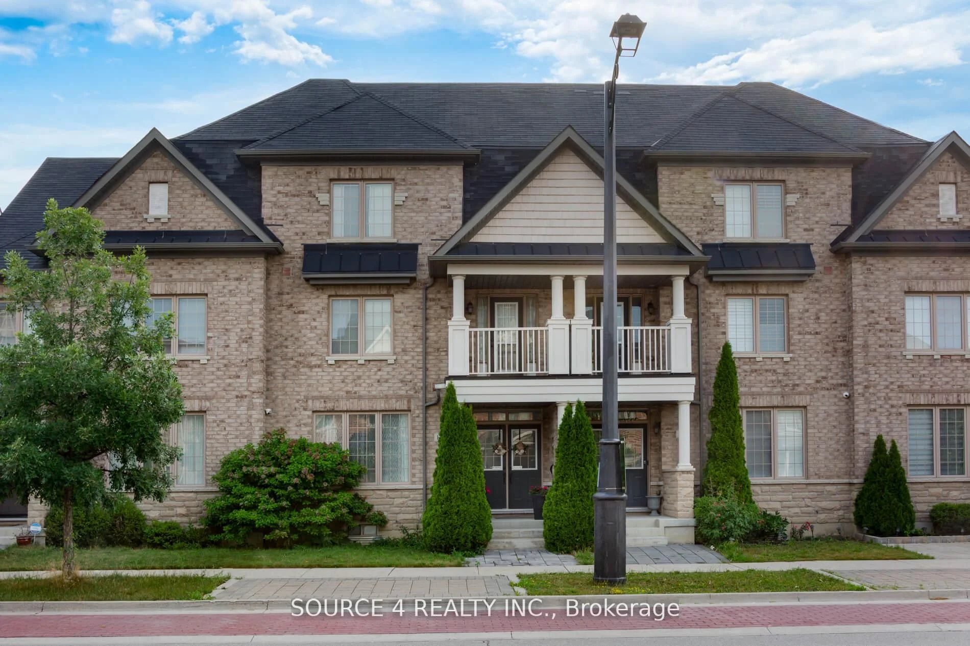 Att/Row/Townhouse in Vaughan
