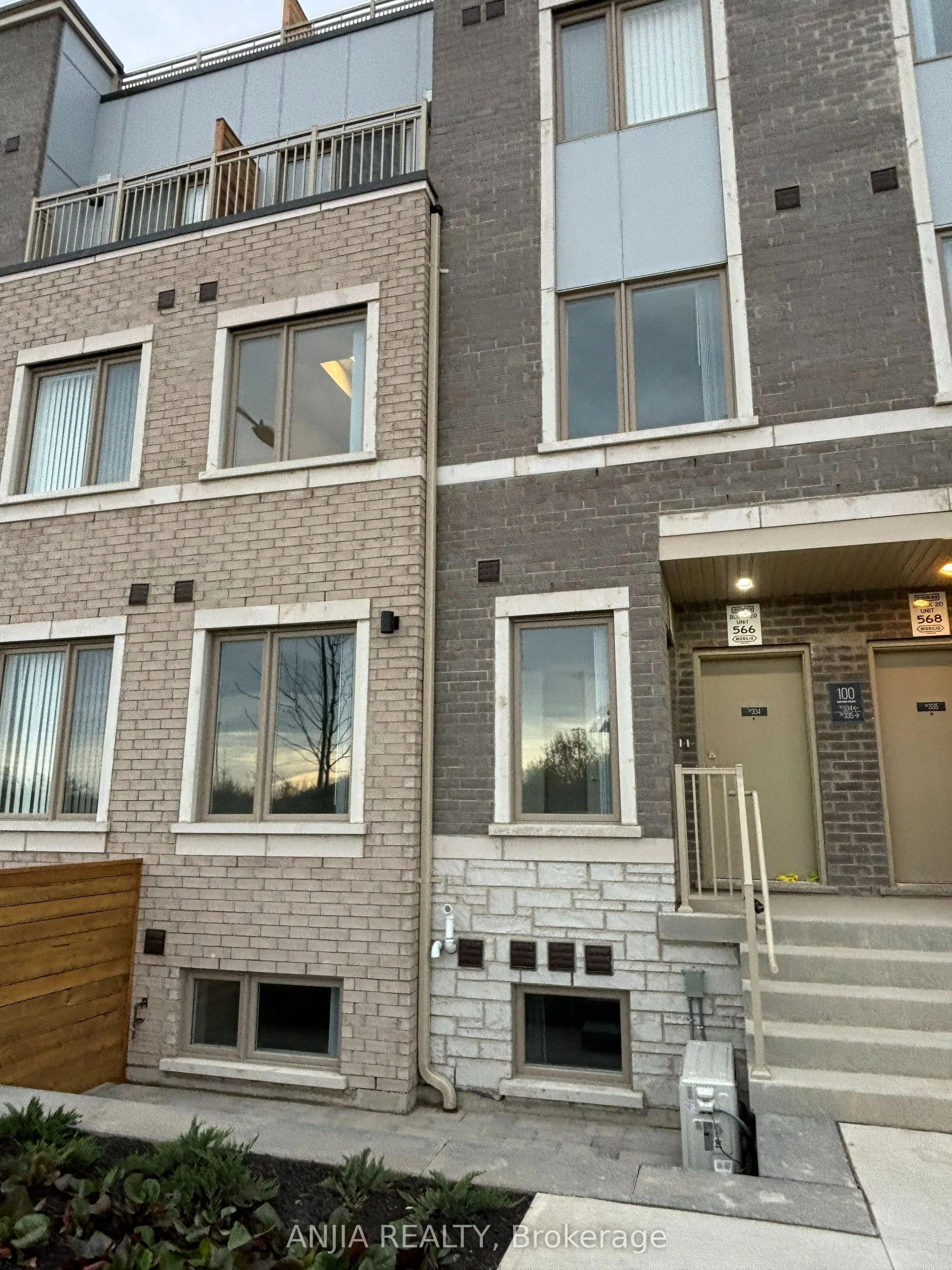 100 Honeycrisp Crescent 333, Vaughan, ON L4K 0N7