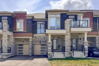 Att/Row/Townhouse in Richmond Hill