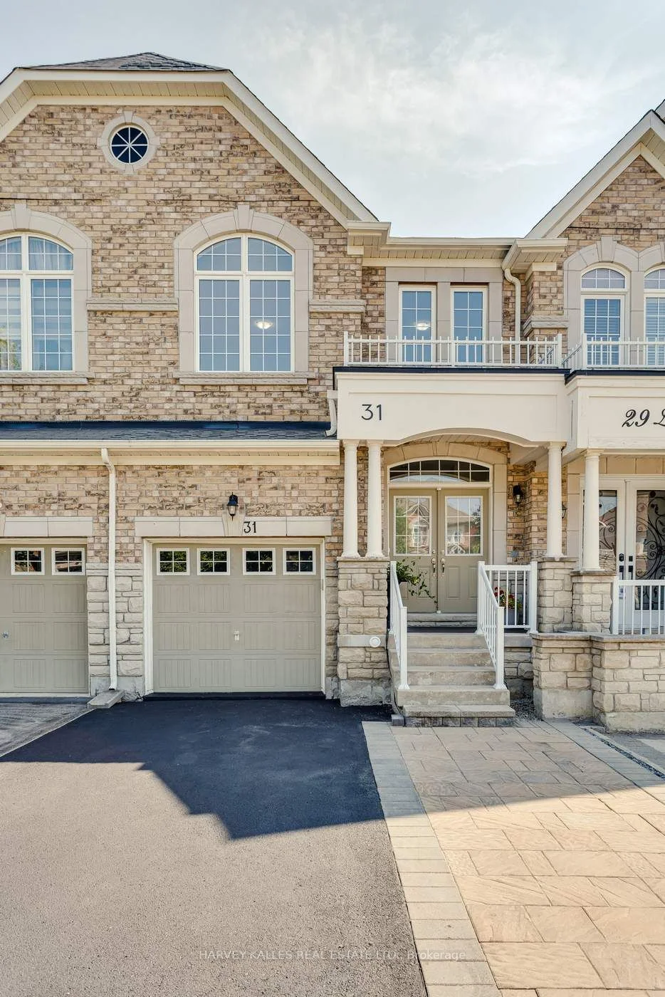 Att/Row/Townhouse in Vaughan