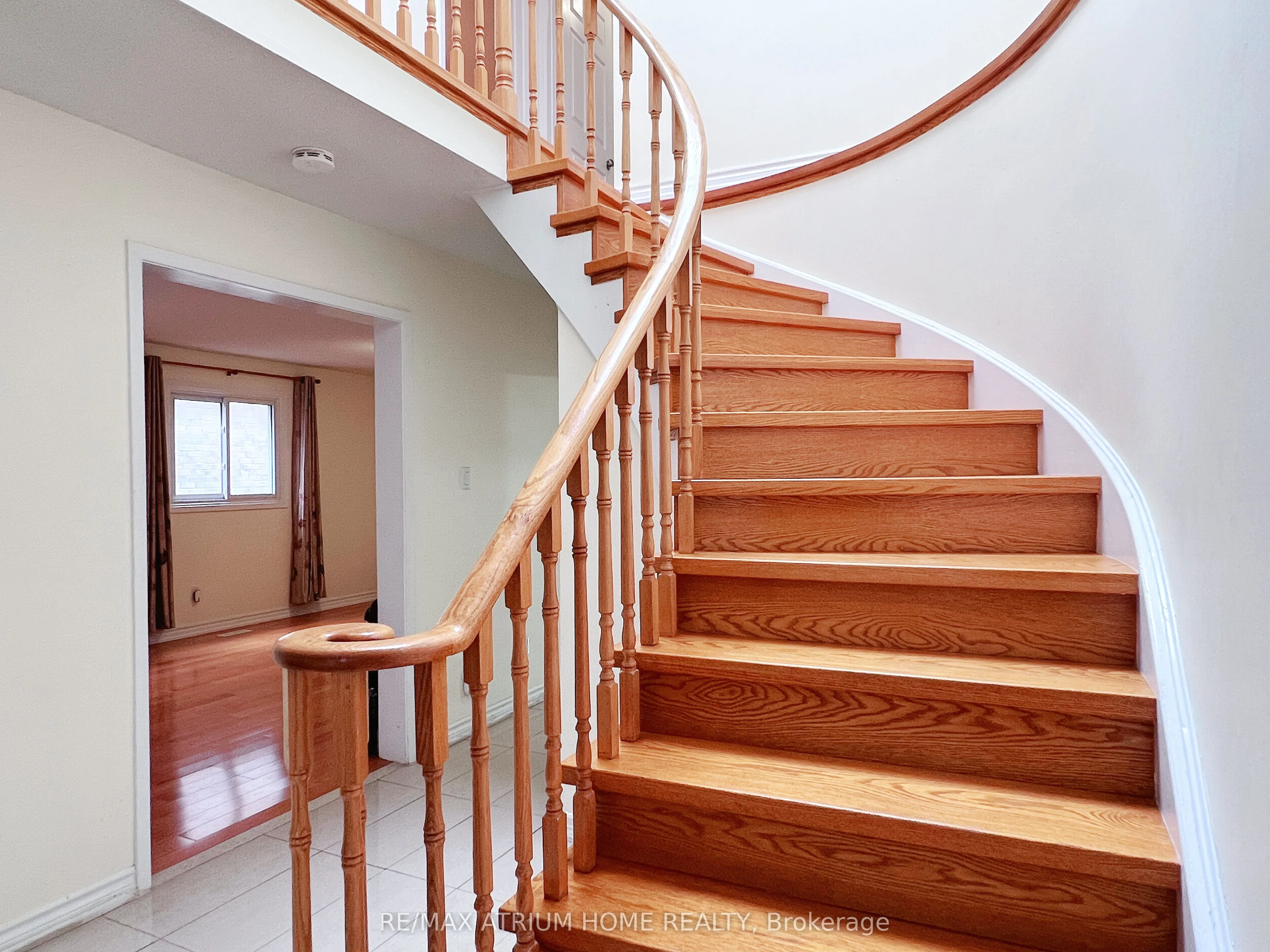 3 Douglas Haig Drive Upper, Markham, On L3s 2c5