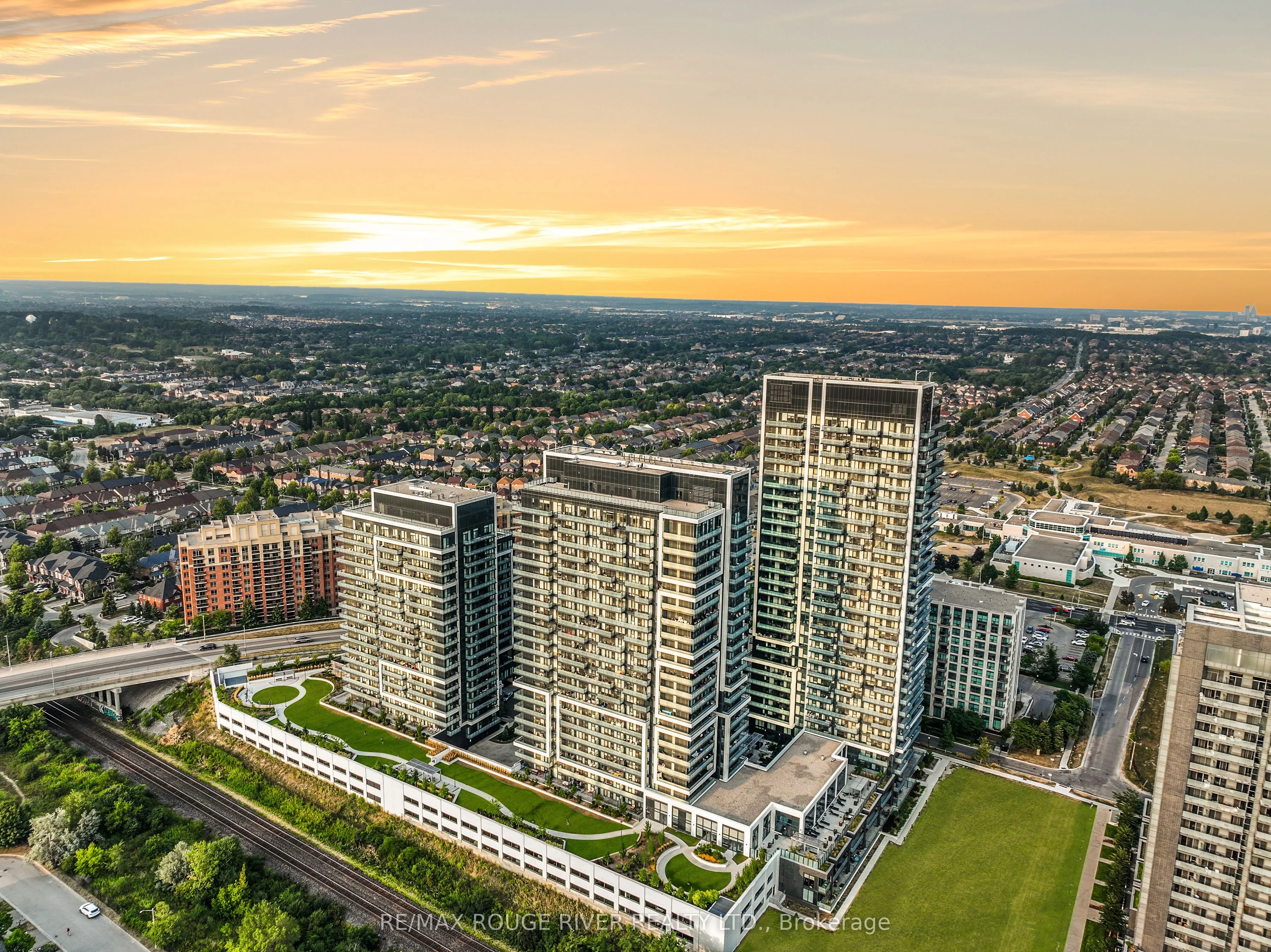 Condo Apartment in Richmond Hill