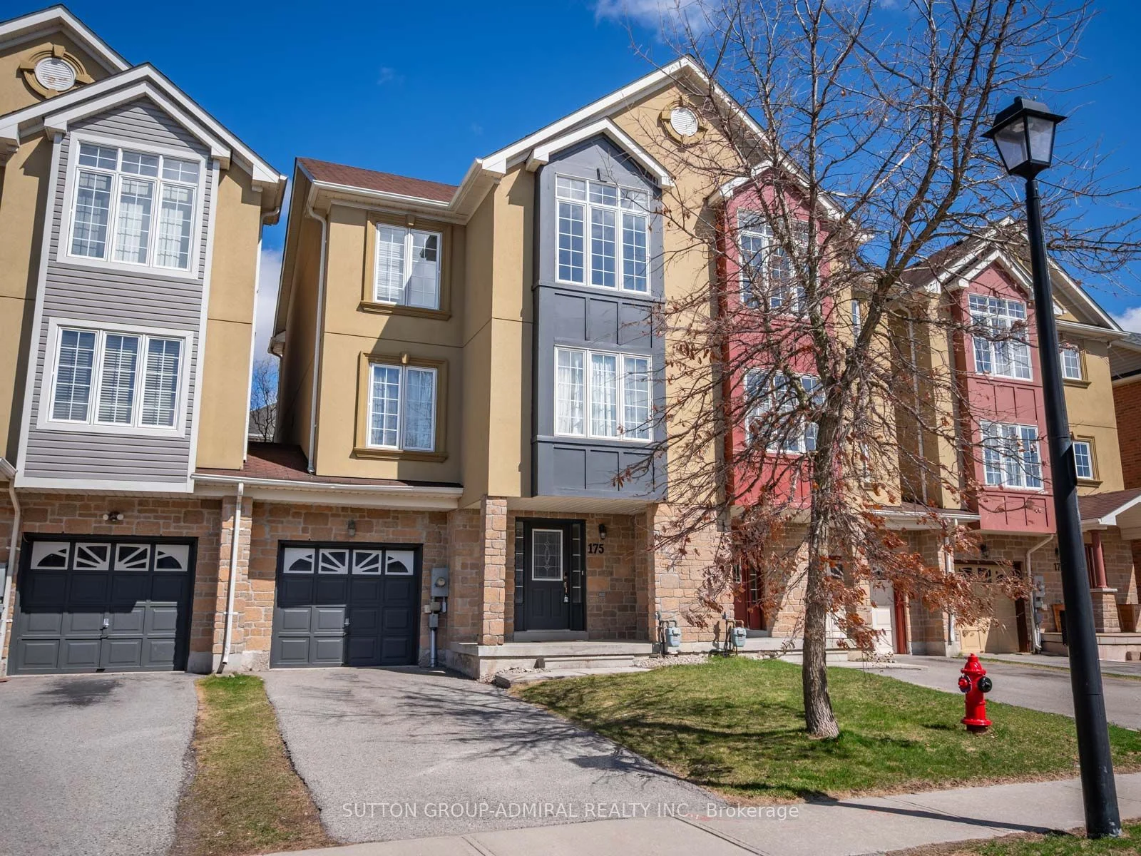 175 Gail Parks Crescent, Newmarket, ON L3X 3C2