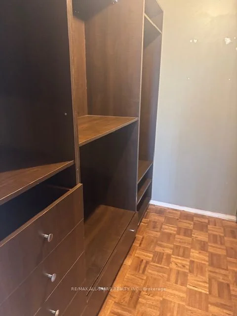 70 Baif Boulevard 808, Richmond Hill, ON L4C 5L2
