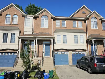 Condo Townhouse in Vaughan