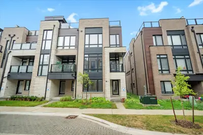 Att/Row/Townhouse in Richmond Hill