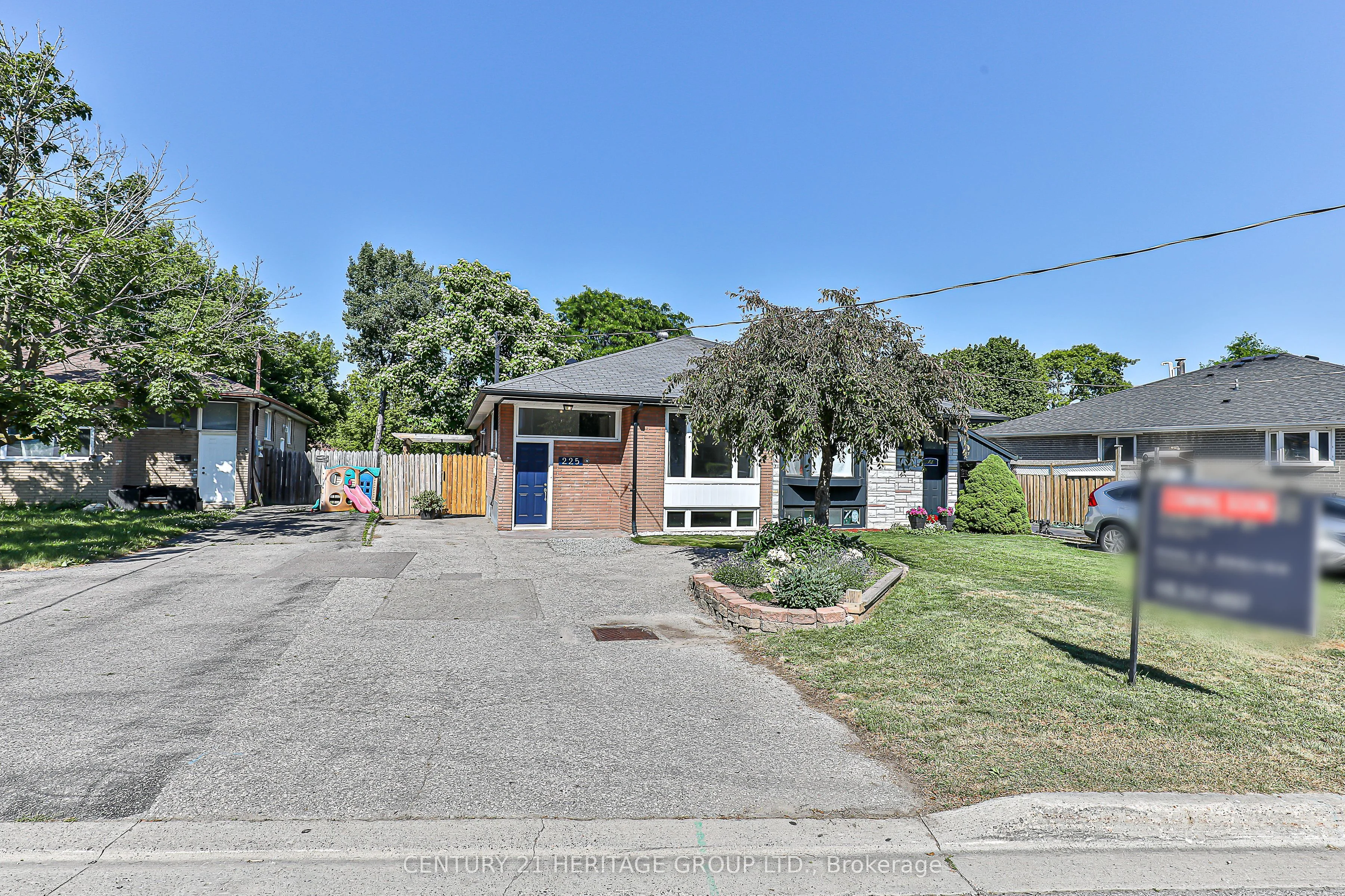 Semi-Detached in Newmarket