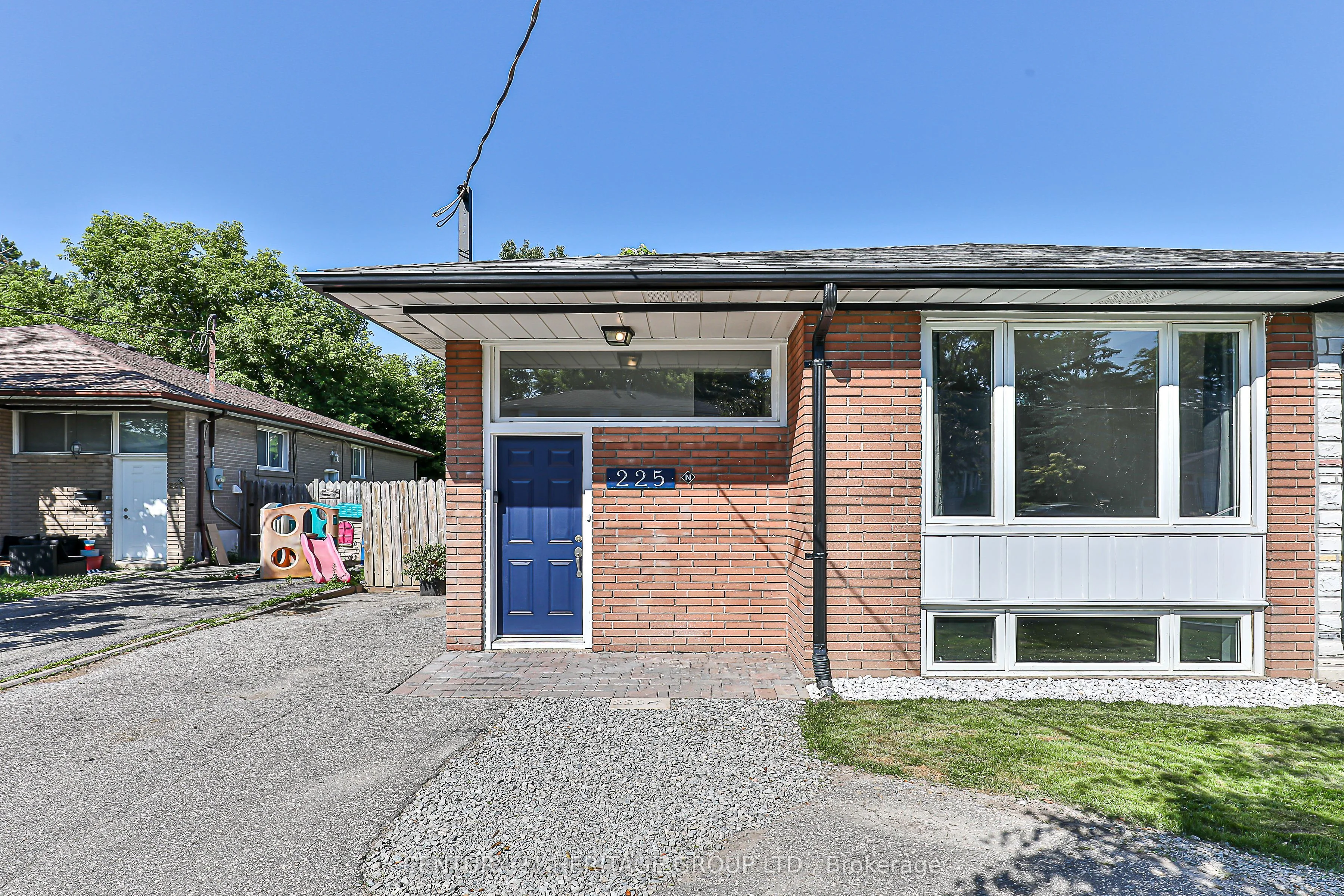 225 Septonne Avenue A, Newmarket, ON L3Y 2W5