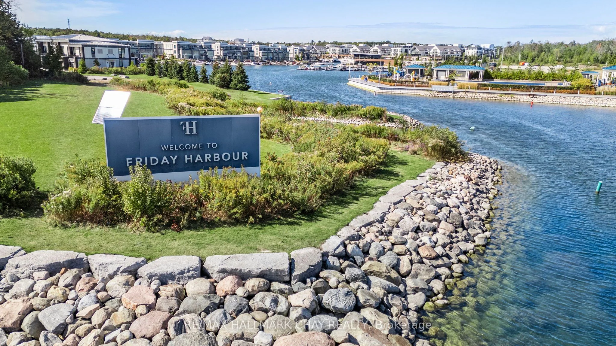Condo Apartment in Innisfil