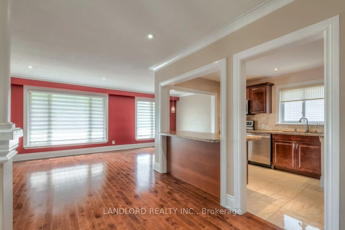 389 Centre Street E, Richmond Hill, ON L4C 1B5