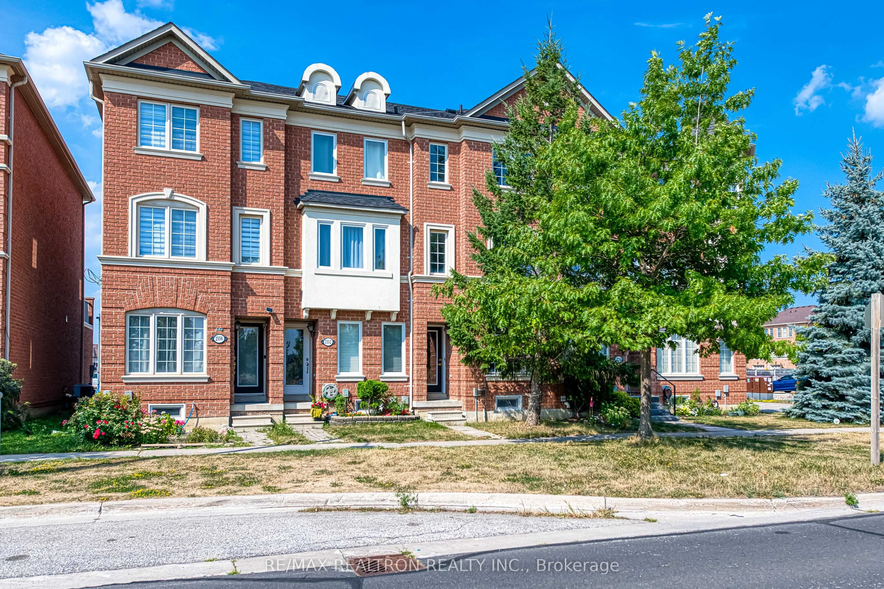 Att/Row/Townhouse in Markham