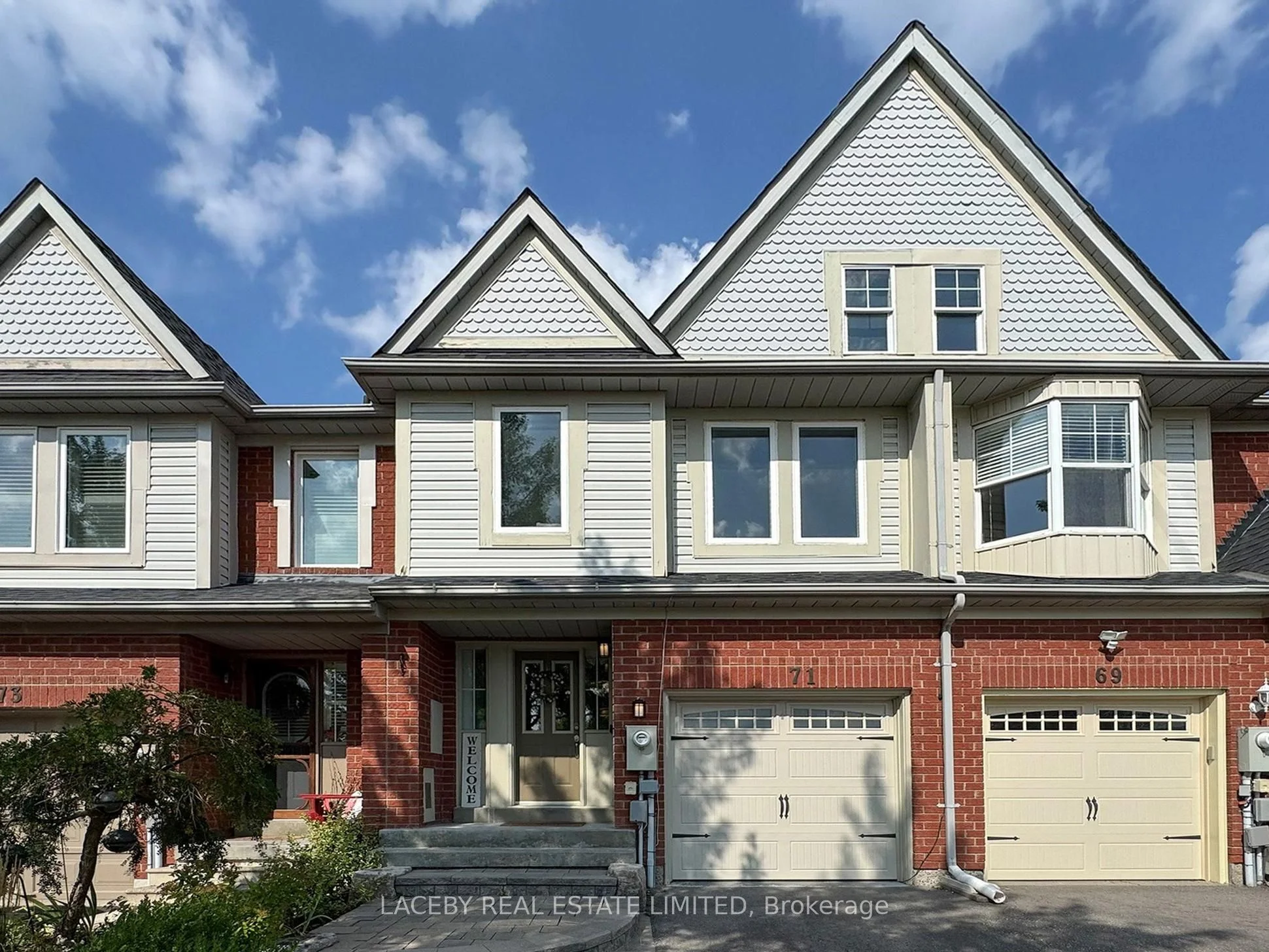 Att/Row/Townhouse in Aurora