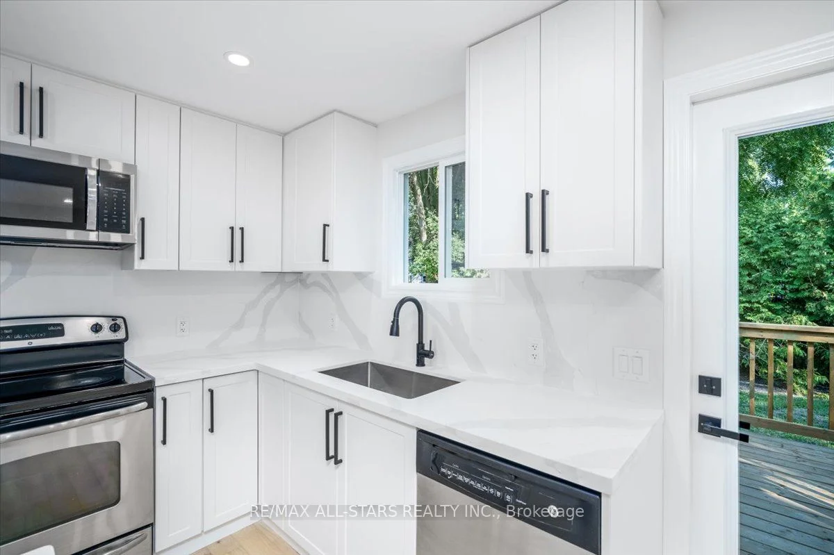 250 Rayners Road, Georgina, On L4p 1g6