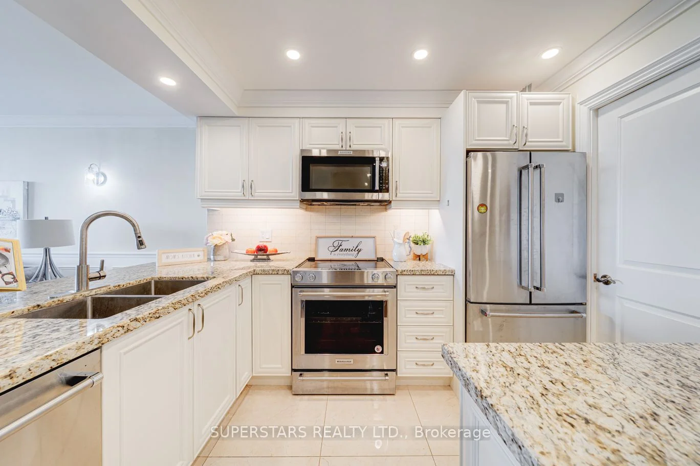 Condo Apartment in Richmond Hill