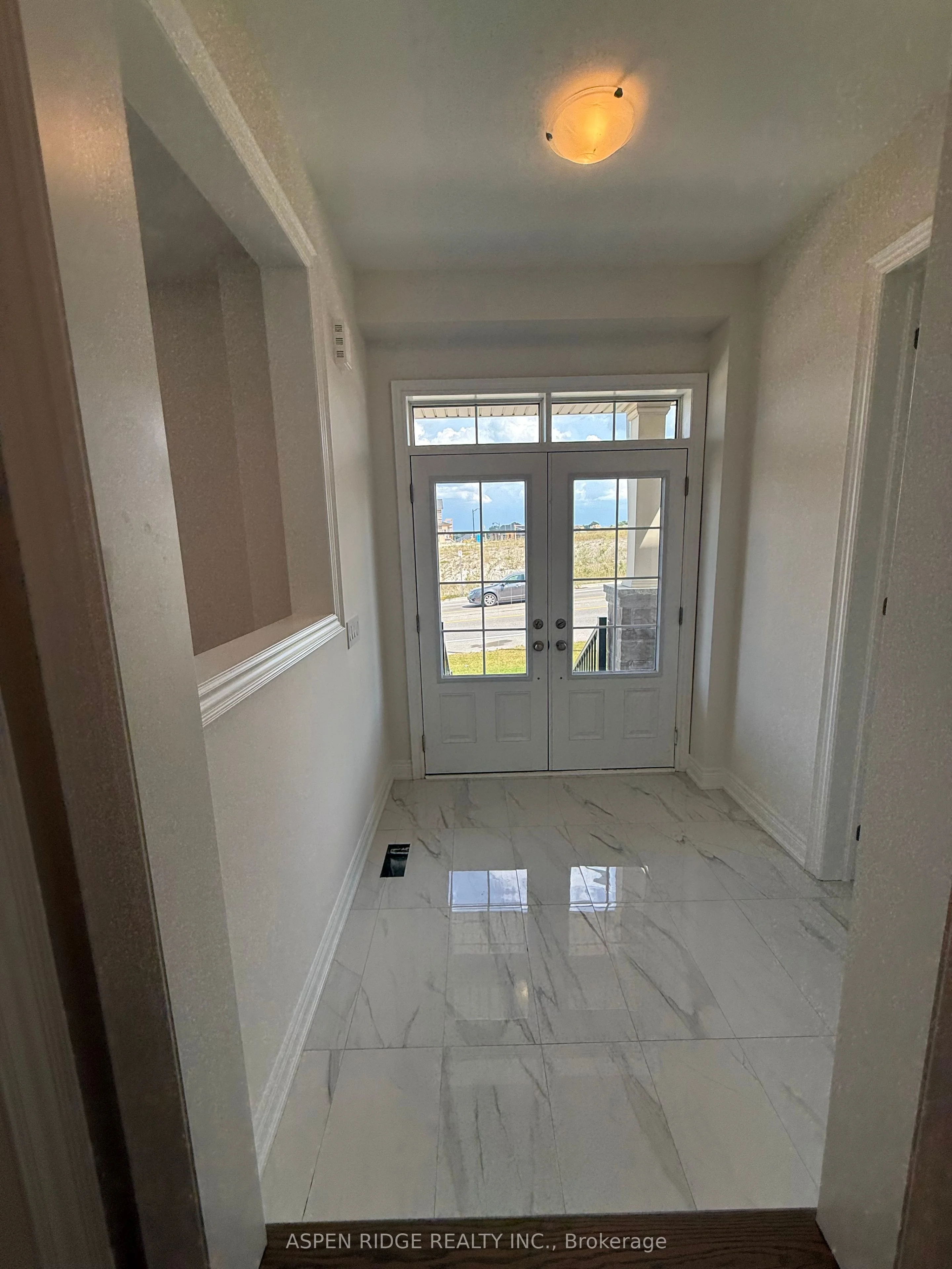 37 Rowe Street, Bradford West Gwillimbury, On L3z 4m9