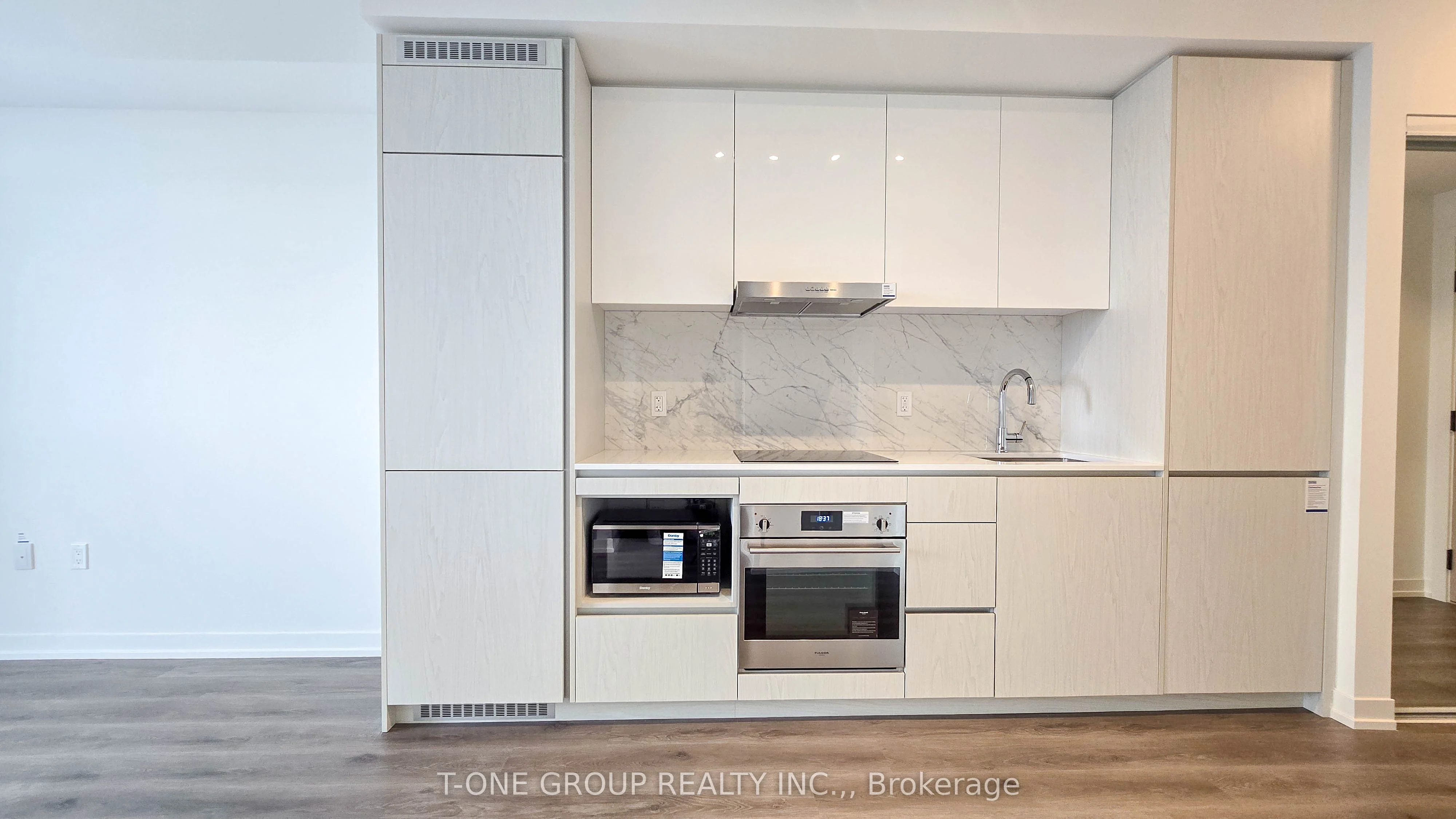 Condo Apartment in Vaughan
