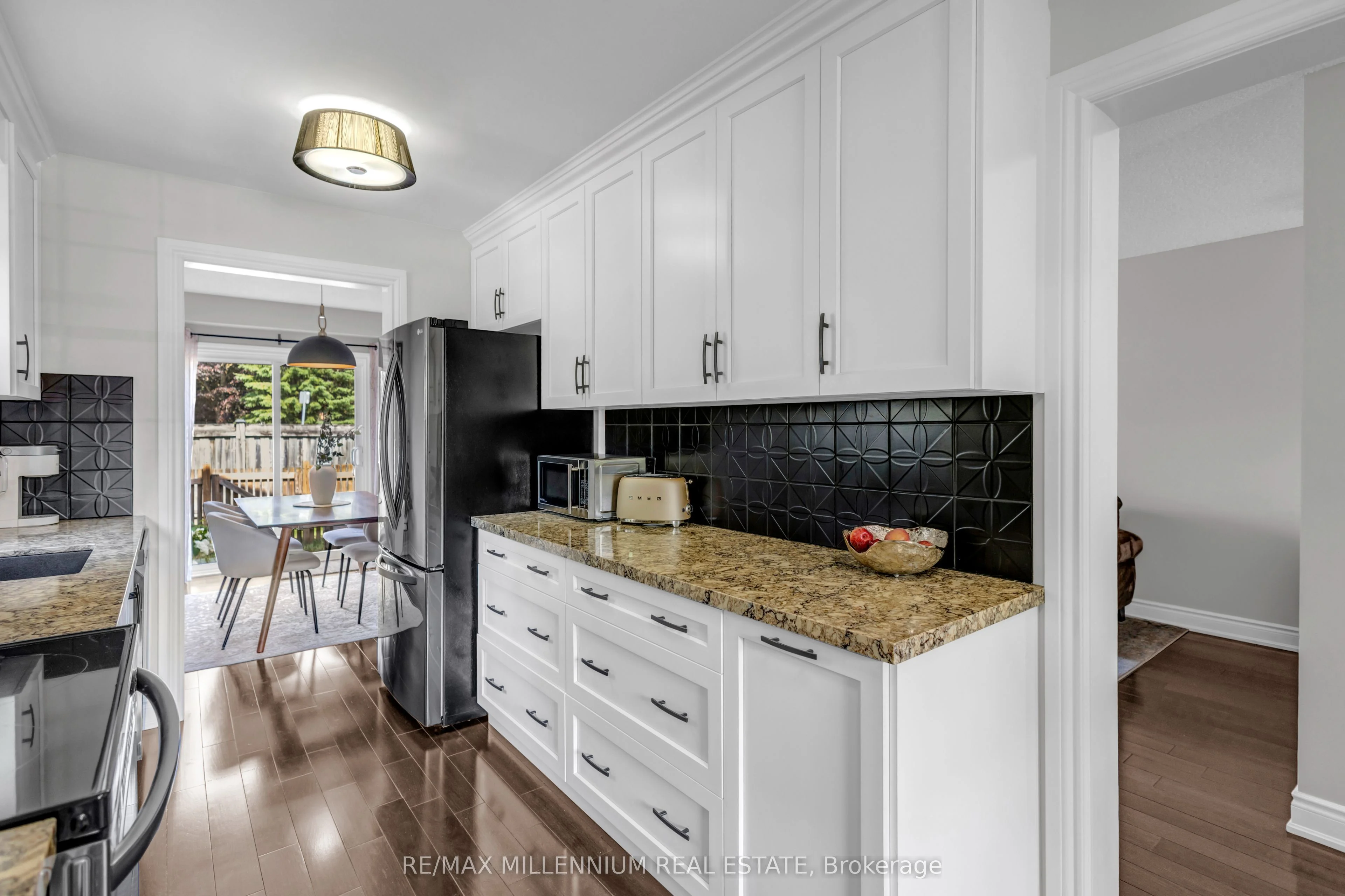 302 Wilkes Court N 24, Aurora, ON L4G 6G6