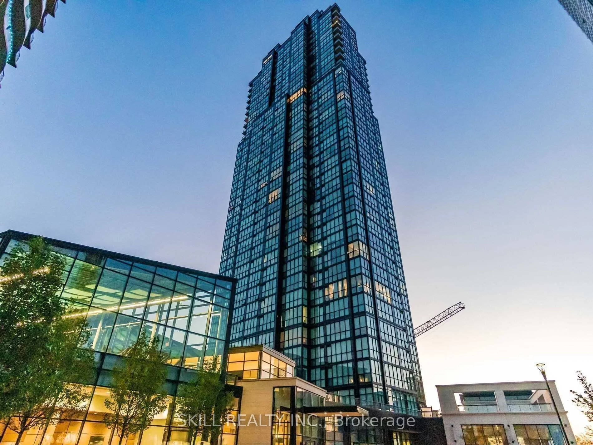 Common Element Condo in Vaughan