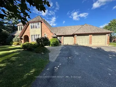 Detached in King