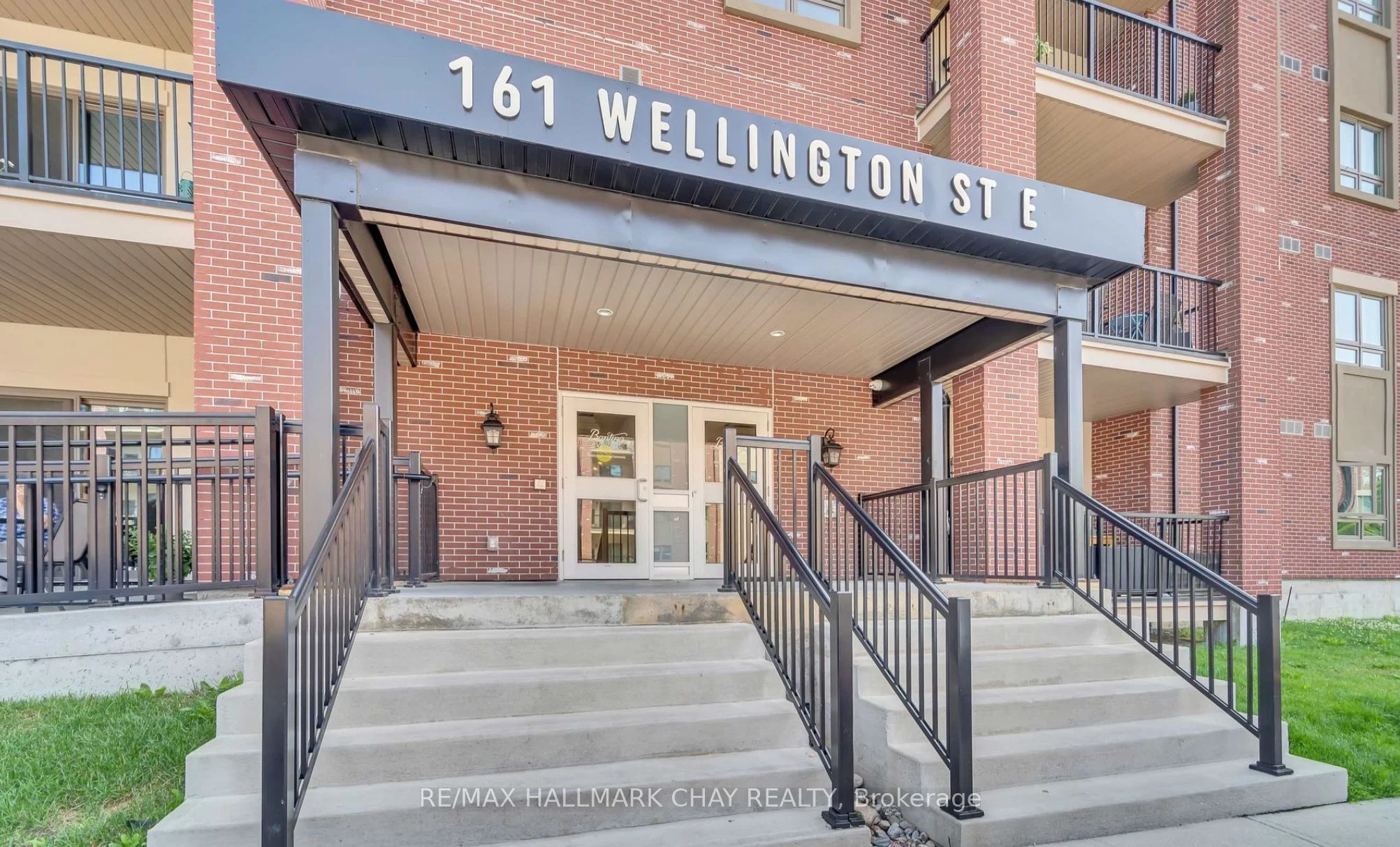 Condo Apartment in New Tecumseth
