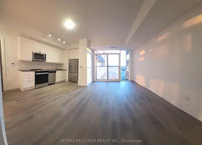 Condo Apartment in Vaughan