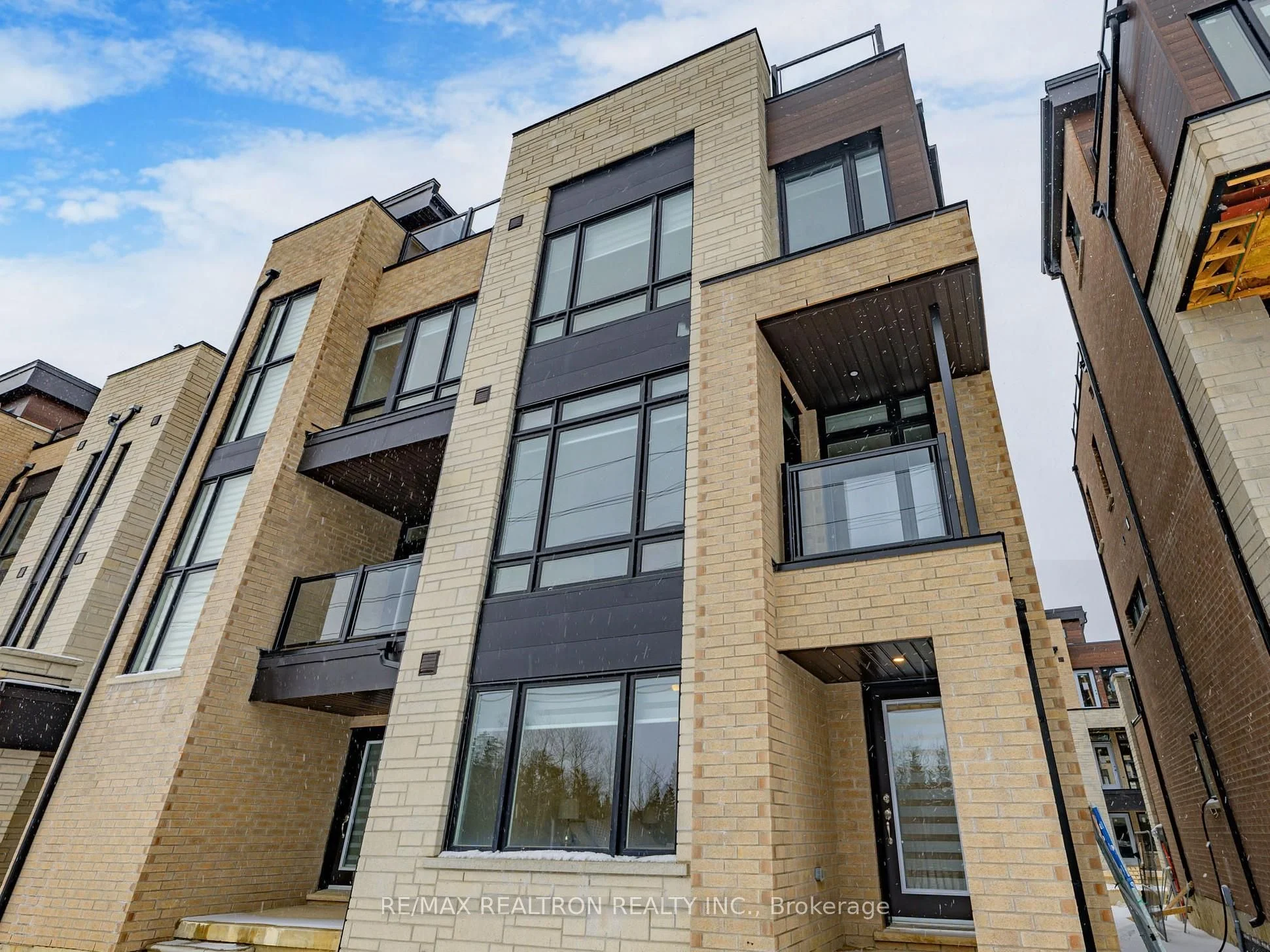45 Credit Lane Rm 3, Richmond Hill, ON L4E 1G9