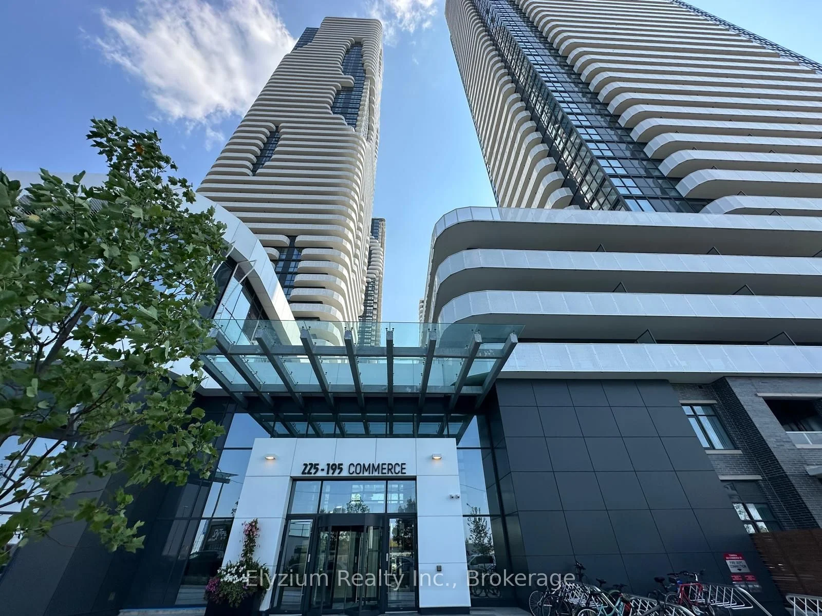 Condo Apartment in Vaughan