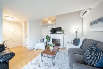 Condo Townhouse in Aurora