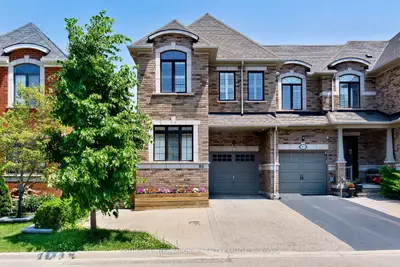Att/Row/Townhouse in Vaughan